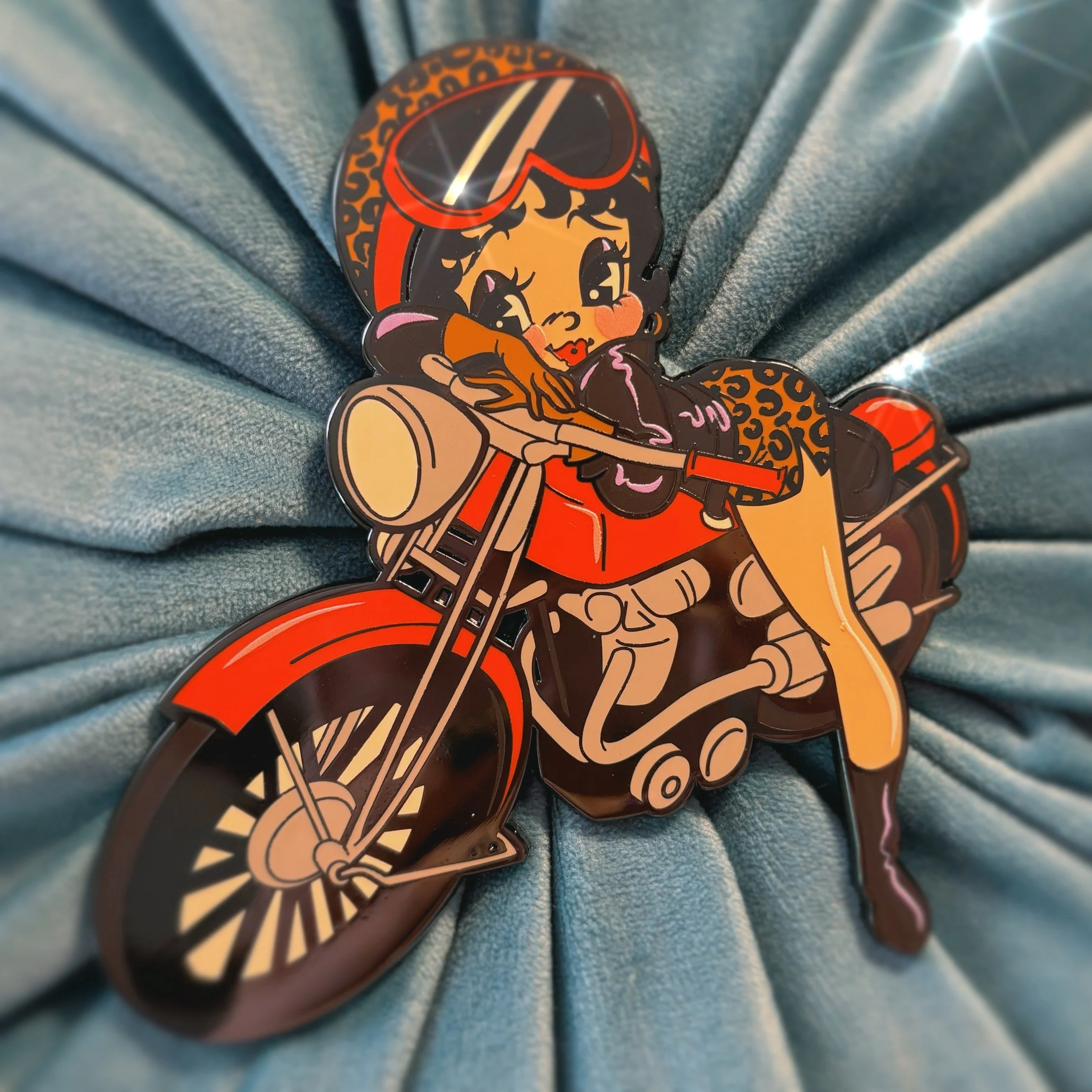 Jumbo Collectible Betty Boop Hard Enamel Pin — Savannah